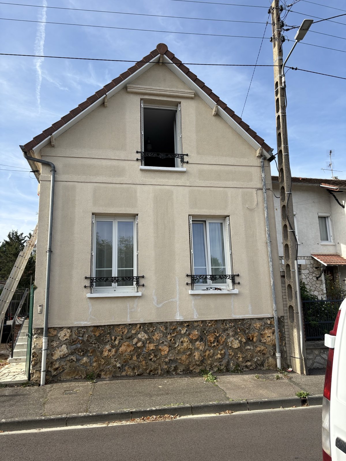 Façade : de crème à blanc — avant